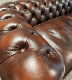 Divano in Pelle stile classico modello Divano chester in pelle anticata pronta consegna scontato - 45%