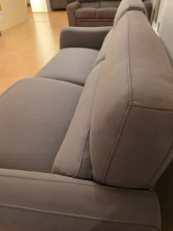 Divano in Pelle stile design modello Divano fusion 3 posti scontato - 50%