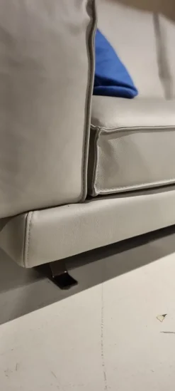 Divano in Pelle stile moderno modello Lungarno scontato - 31%