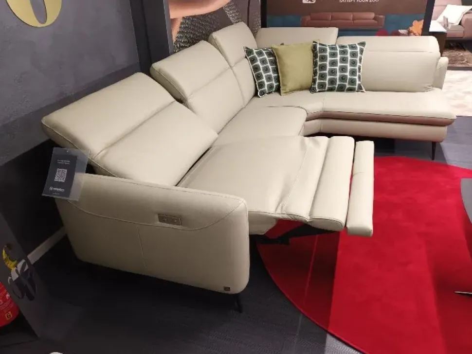 Divano in Pelle stile moderno modello Dusk scontato - 35%