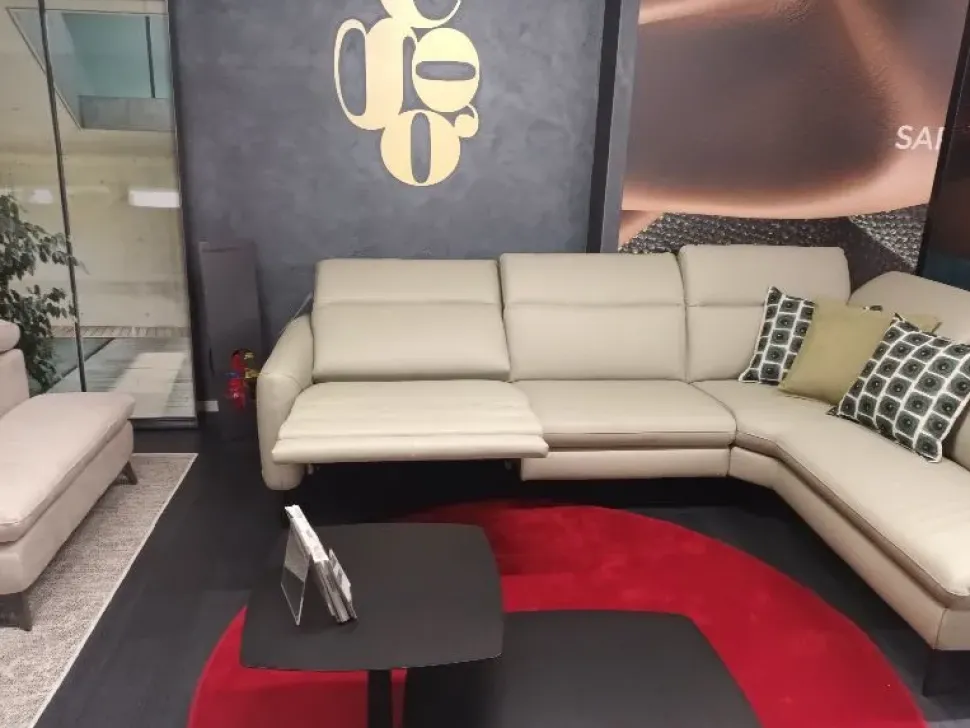 Divano in Pelle stile moderno modello Dusk scontato - 35%