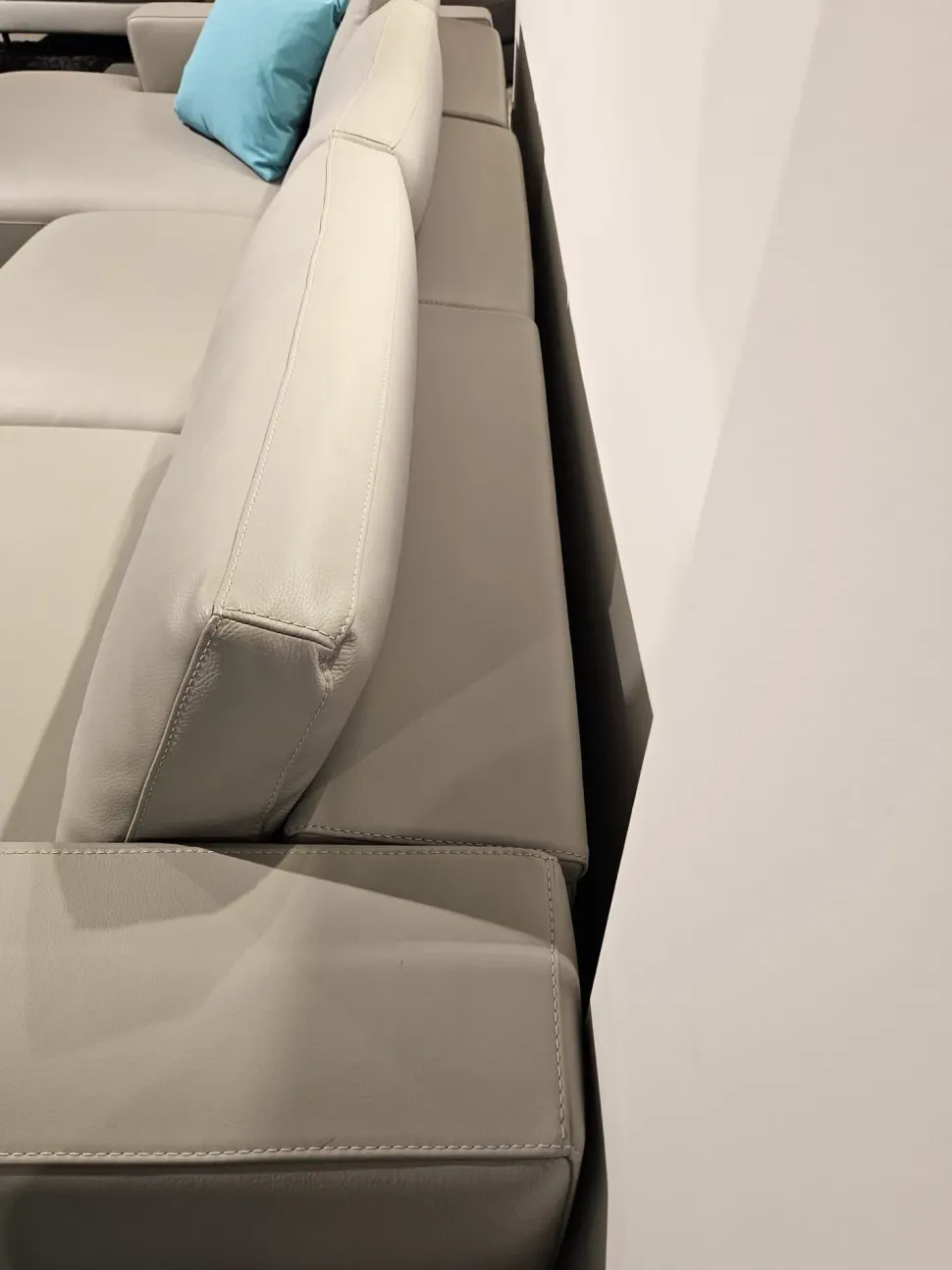 Divano in Pelle stile moderno modello Horizon scontato - 32%