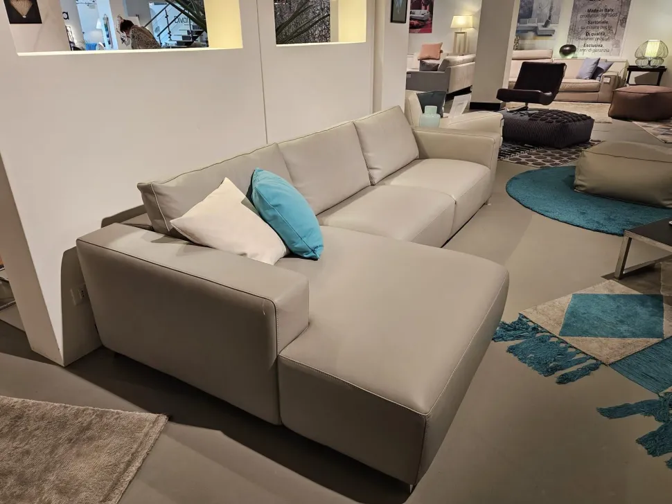 Divano in Pelle stile moderno modello Horizon scontato - 32%