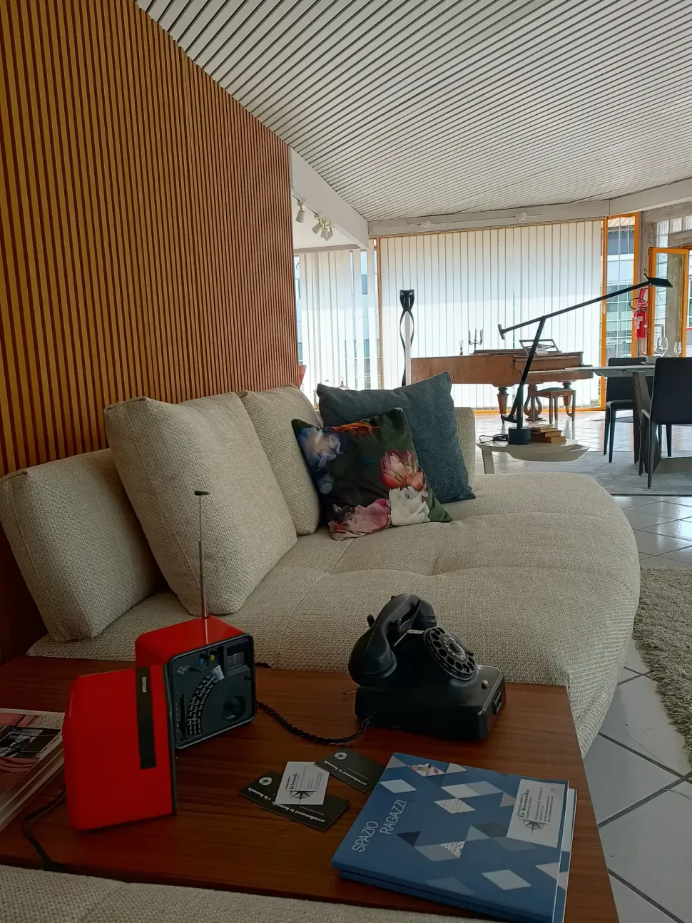 Divano in Tessuto stile design modello Aliante scontato - 25%