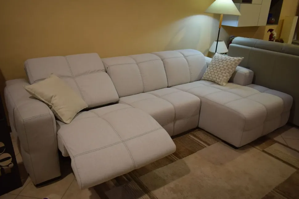 Divano in Tessuto stile moderno modello Sauvanne scontato - 40%