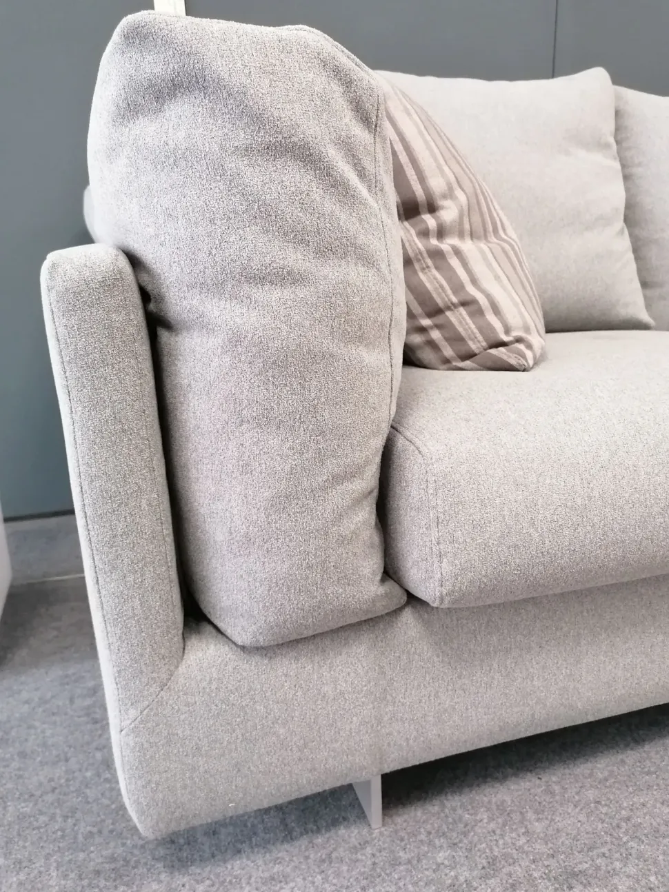 Divano in Tessuto stile moderno modello Zeno scontato - 50%