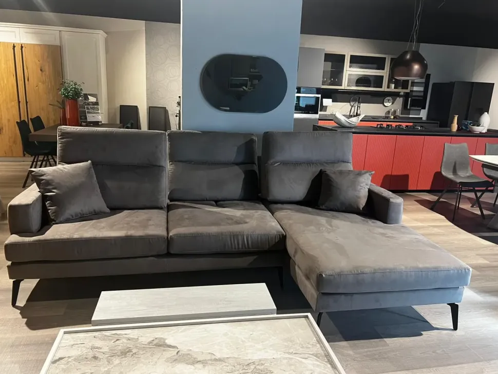 Divano in Tessuto stile moderno modello Divano modello akira scontato - 40%