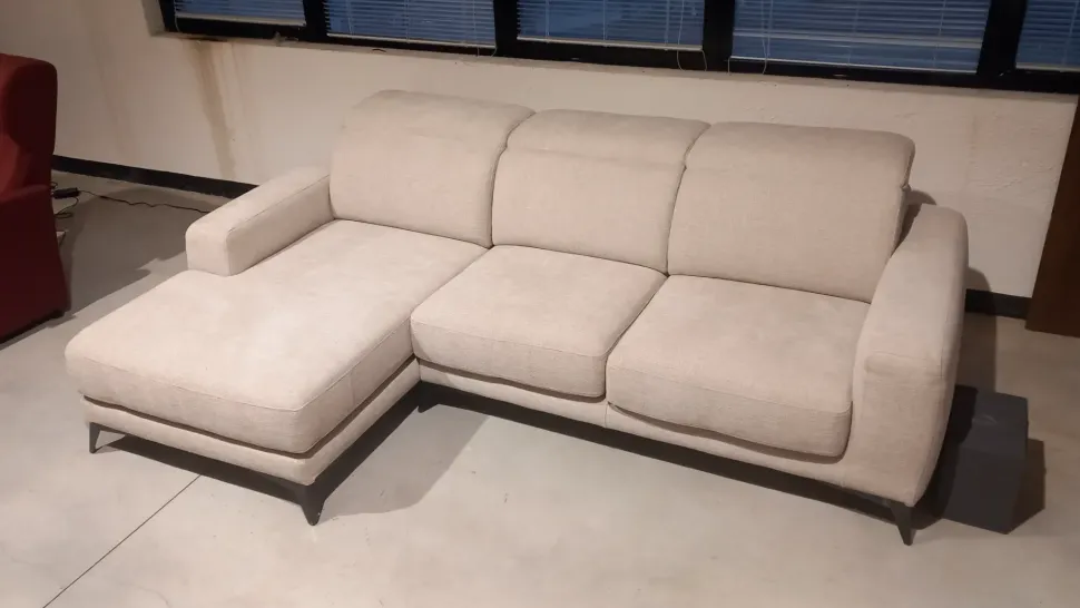 Divano Kris di Rosini in stile moderno a prezzo scontato