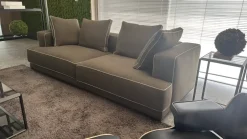 Divano lineare Augusto di Molteni & c a prezzo scontato