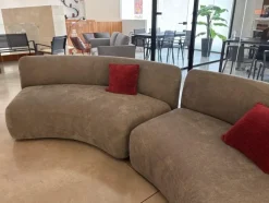 Divano Lineare Blossom di Novamobili a prezzo ribassato