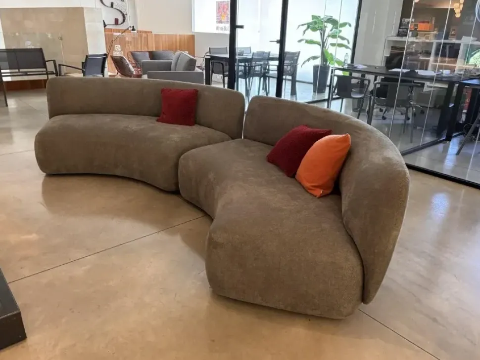 Divano Lineare Blossom di Novamobili a prezzo ribassato