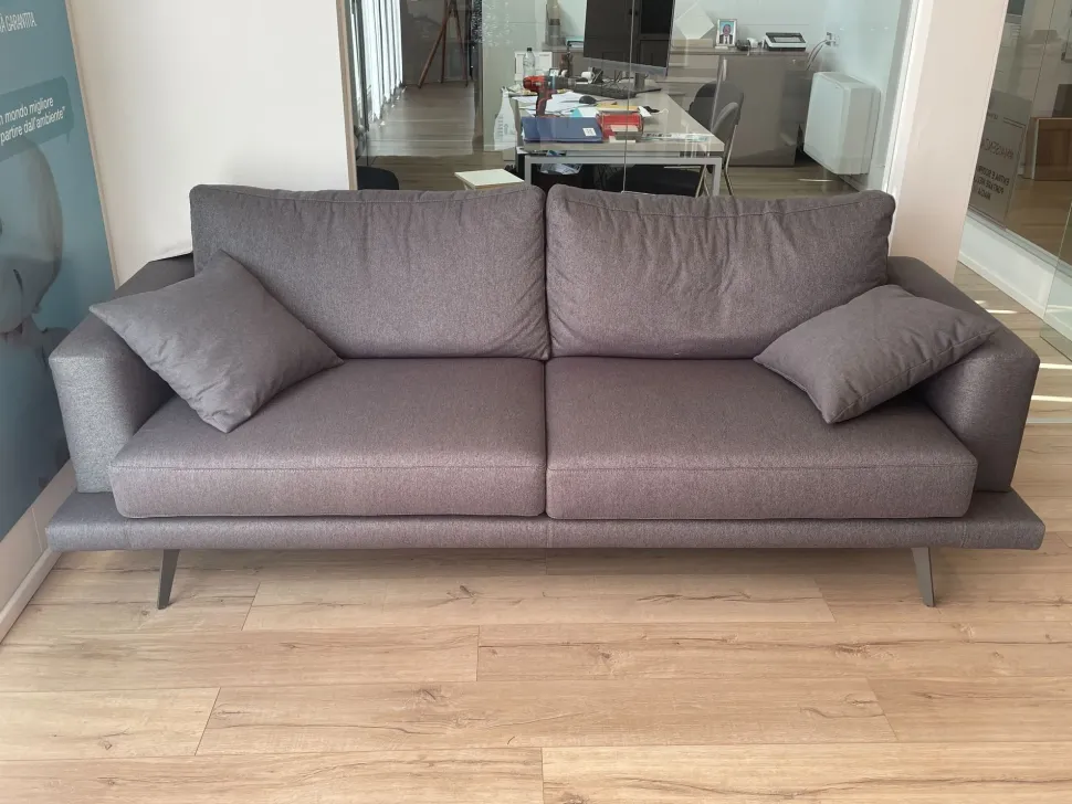 Divano Lineare Divano componibile doimo salotti mod. philip 92 a prezzo outlet Doimo salotti a 1900 Euro