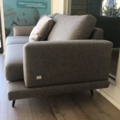 Divano Lineare Divano componibile doimo salotti mod. philip 92 a prezzo outlet Doimo salotti a 1900 Euro