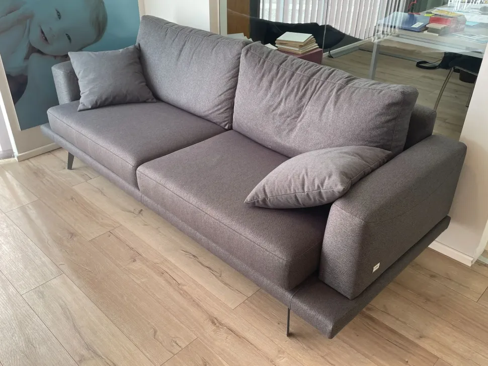 Divano Lineare Divano componibile doimo salotti mod. philip 92 a prezzo outlet Doimo salotti a 1900 Euro