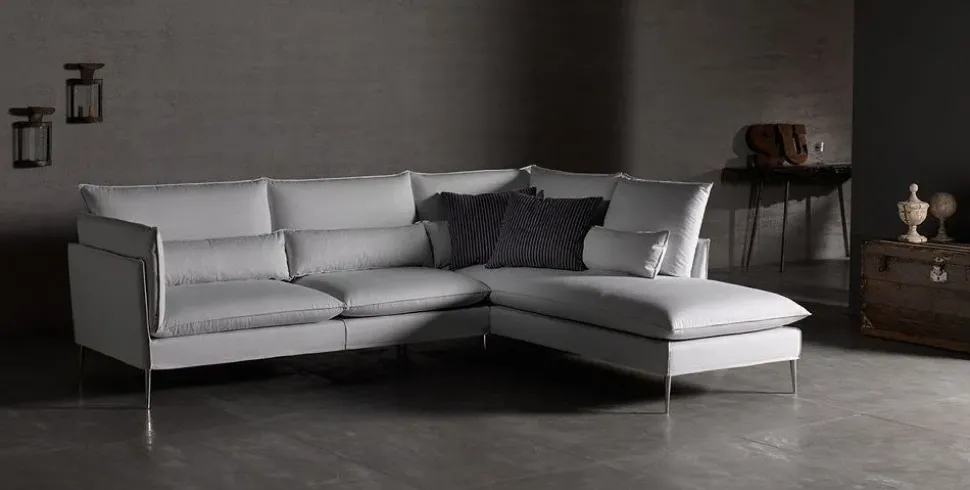 Divano Lineare Divano mod.natalie con piedi cromati in promo-sconto del 50% Excò a 1490 Euro