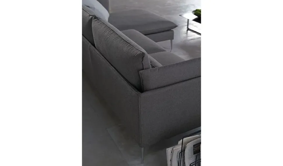 Divano Lineare Divano mod.natalie con piedi cromati in promo-sconto del 50% Excò a 1490 Euro