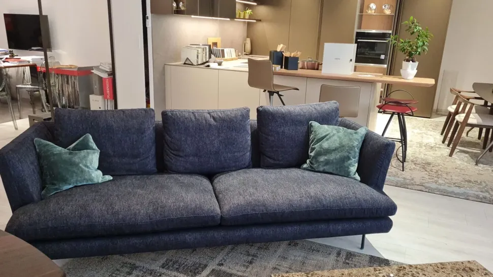 Divano lineare Lars Bonaldo ad un prezzo imperdibile