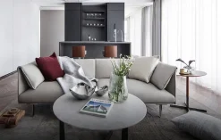 Divano Lineare pelle modello John-john di Poltrona frau