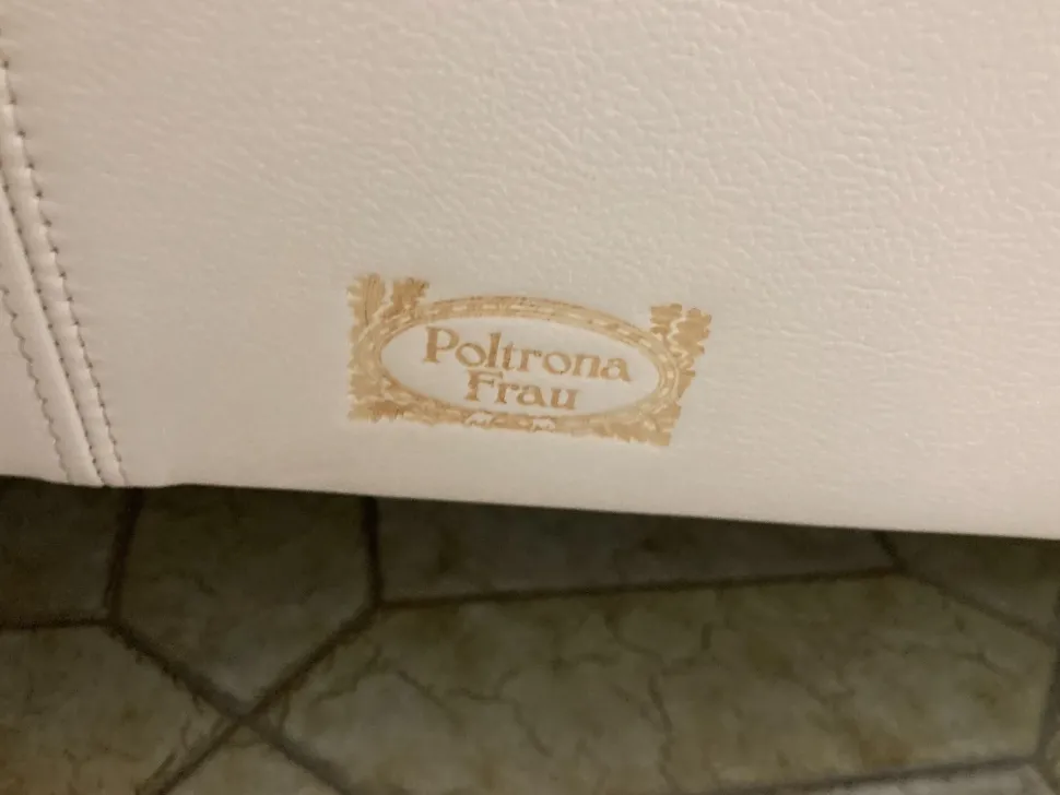 Divano Metamorfosi di Poltrona frau in stile design a prezzo scontato