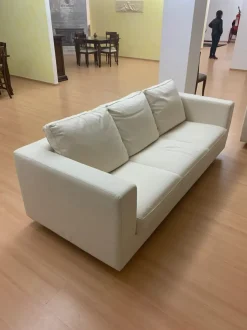 Divano Milano di Astor mobili in stile moderno a prezzo Outlet