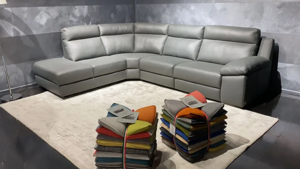 Divano moderno pelle Taylor di Calia con sconto del - 55%