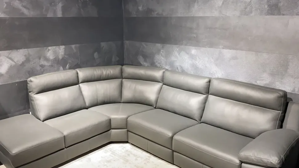 Divano moderno pelle Taylor di Calia con sconto del - 55%