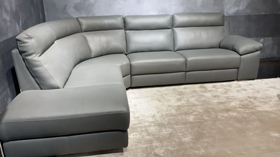 Divano moderno pelle Taylor di Calia con sconto del - 55%