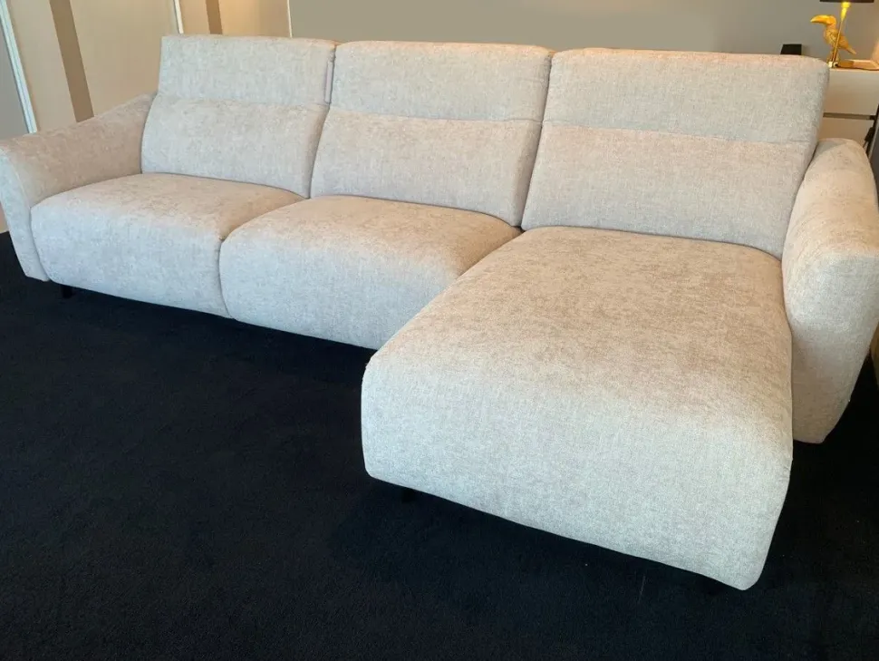 Divano Moderno Samuel con 4 posti a prezzo riservato