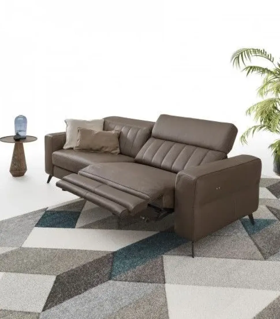Divano relax pelle in poliuretano Le comfort in Offerta Outlet