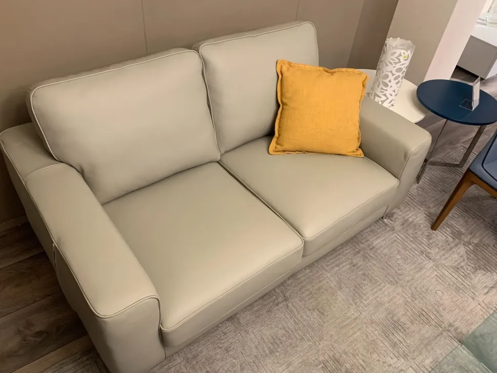 Divano Russel di Le comfort in stile moderno a prezzo scontato