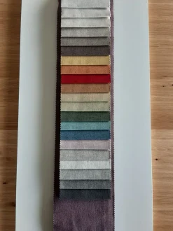 Divano Tosca in Tessuto Vis comoda a prezzo ribassato