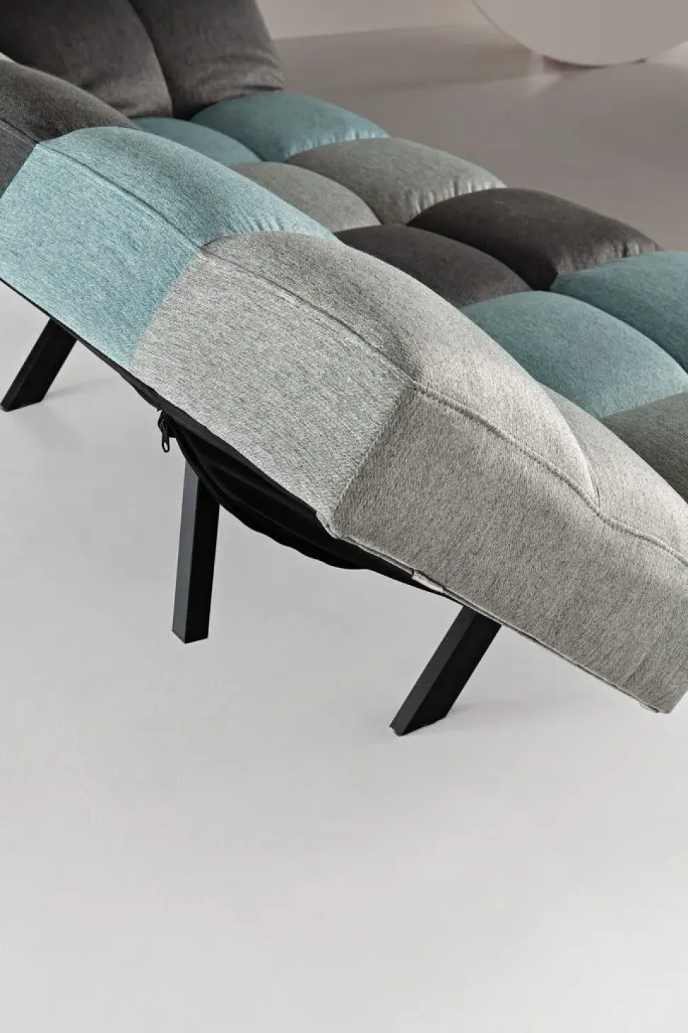 Divano Vintage Artigianale in Tessuto a 690€