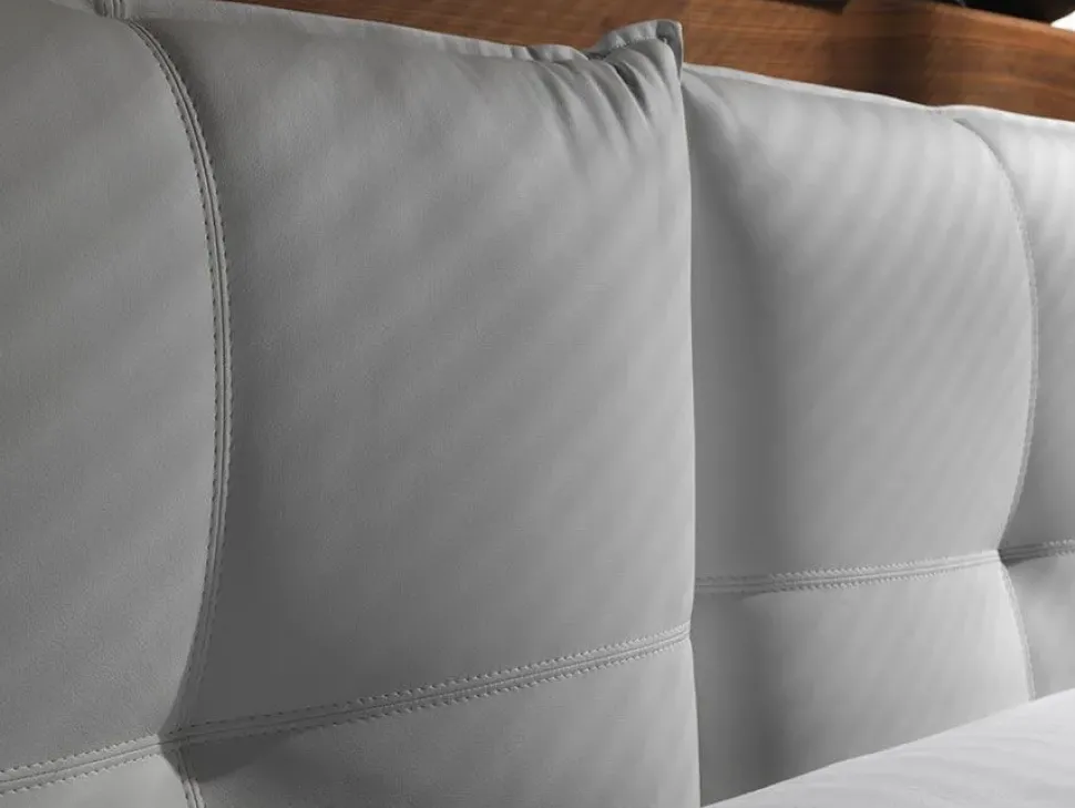 Goditi il comfort del letto imbottito Australia di Artigianale al 34% di sconto! Massimo benessere a un prezzo imbattibile.