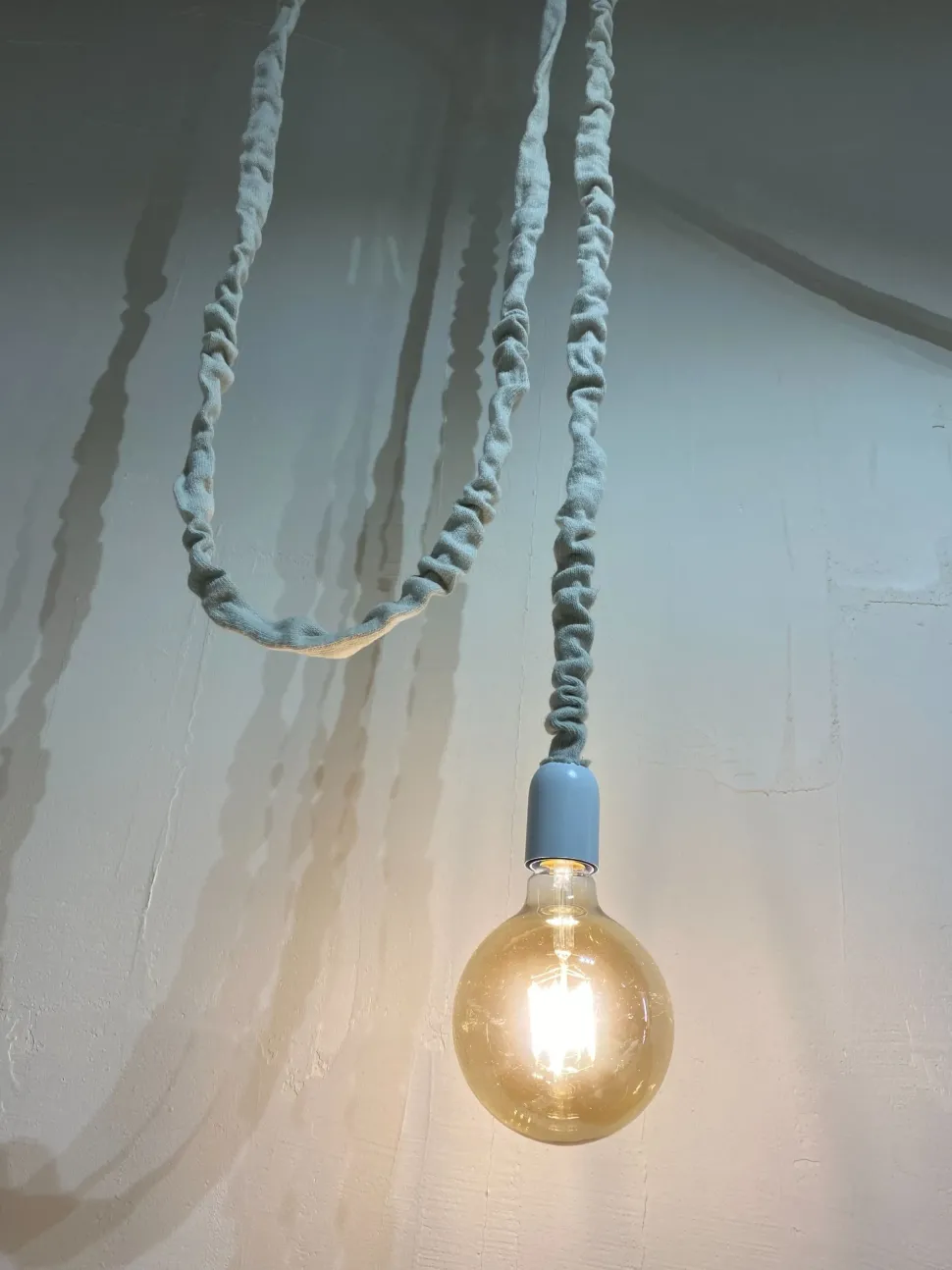 Lampada a sospensione Liana Tomasella con un ribasso esclusivo