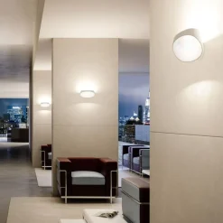 Lampada da parete Bonnet Fontana Arte a prezzo Outlet.