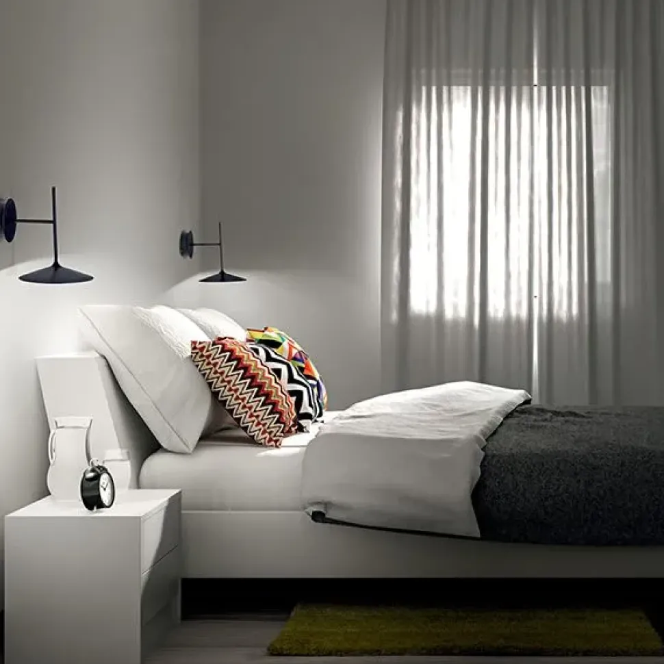 Lampada da parete in metallo Poe wall Linea light a prezzo scontato