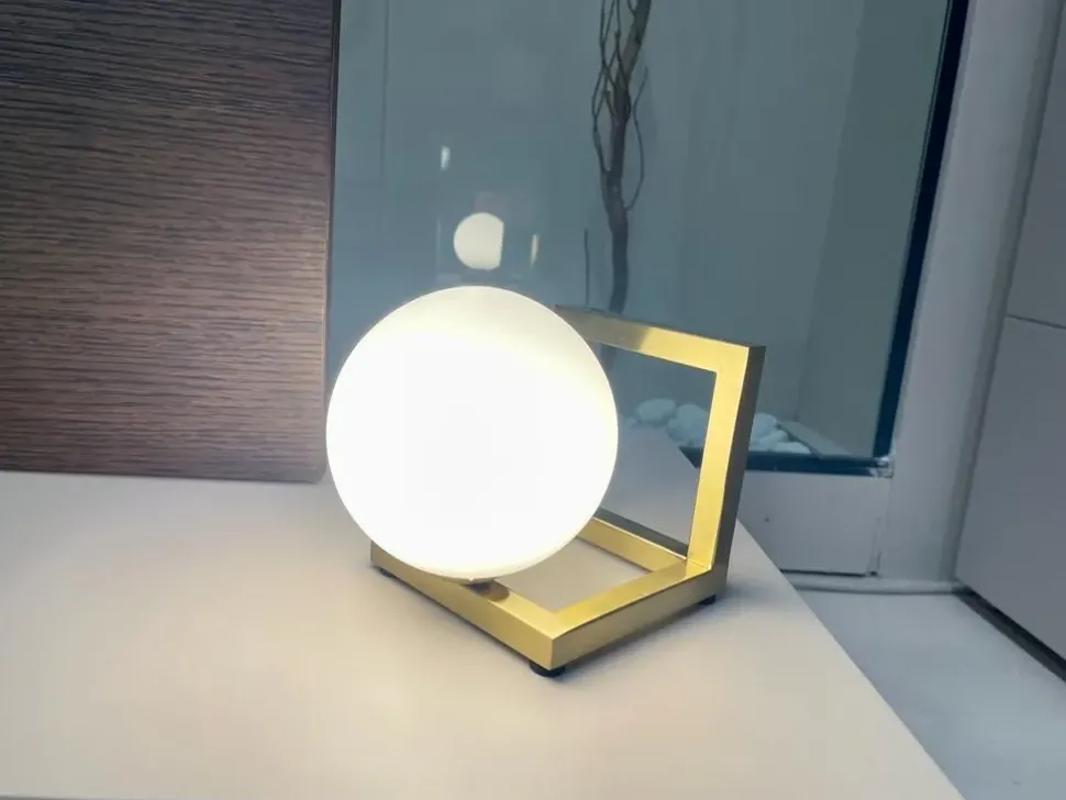 Lampada da tavolo Angolo Ideal lux con uno sconto esclusivo