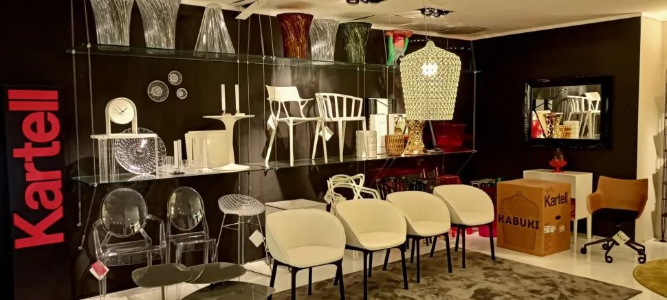 Lampada da tavolo in plastica Kartell vari modelli Kartell a prezzo scontato