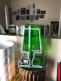 Lampada da tavolo in plastica Kartell vari modelli Kartell a prezzo scontato
