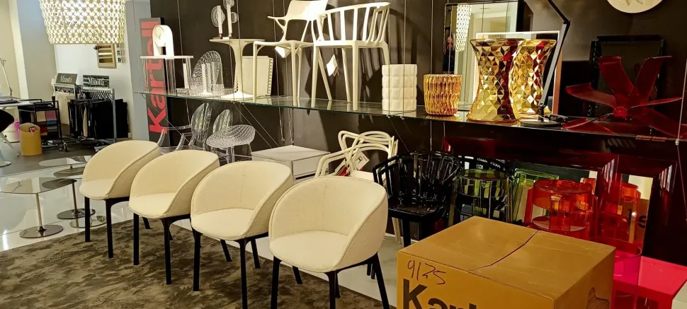 Lampada da tavolo in plastica Kartell vari modelli Kartell a prezzo scontato