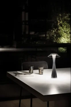 Lampada da tavolo Kartell Space outdoor stile Design in offerta
