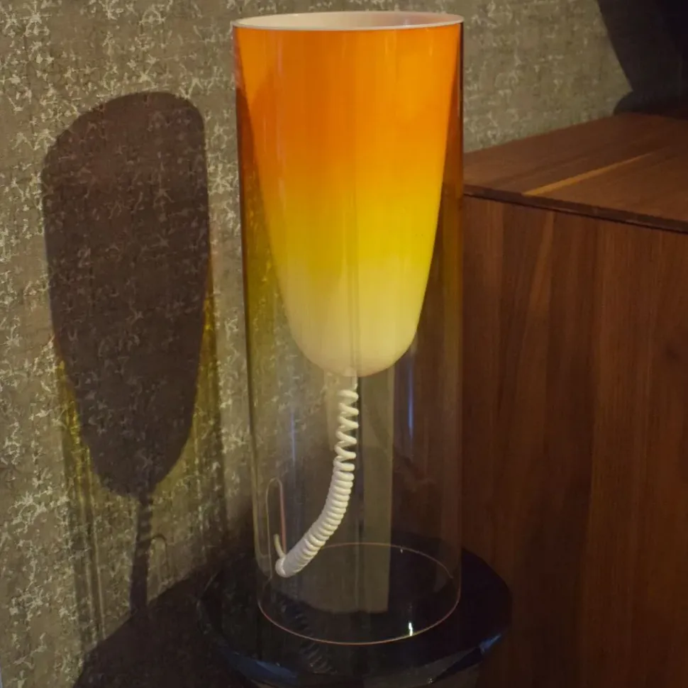 Lampada da tavolo Kartell Toobe Arancio a prezzi convenienti