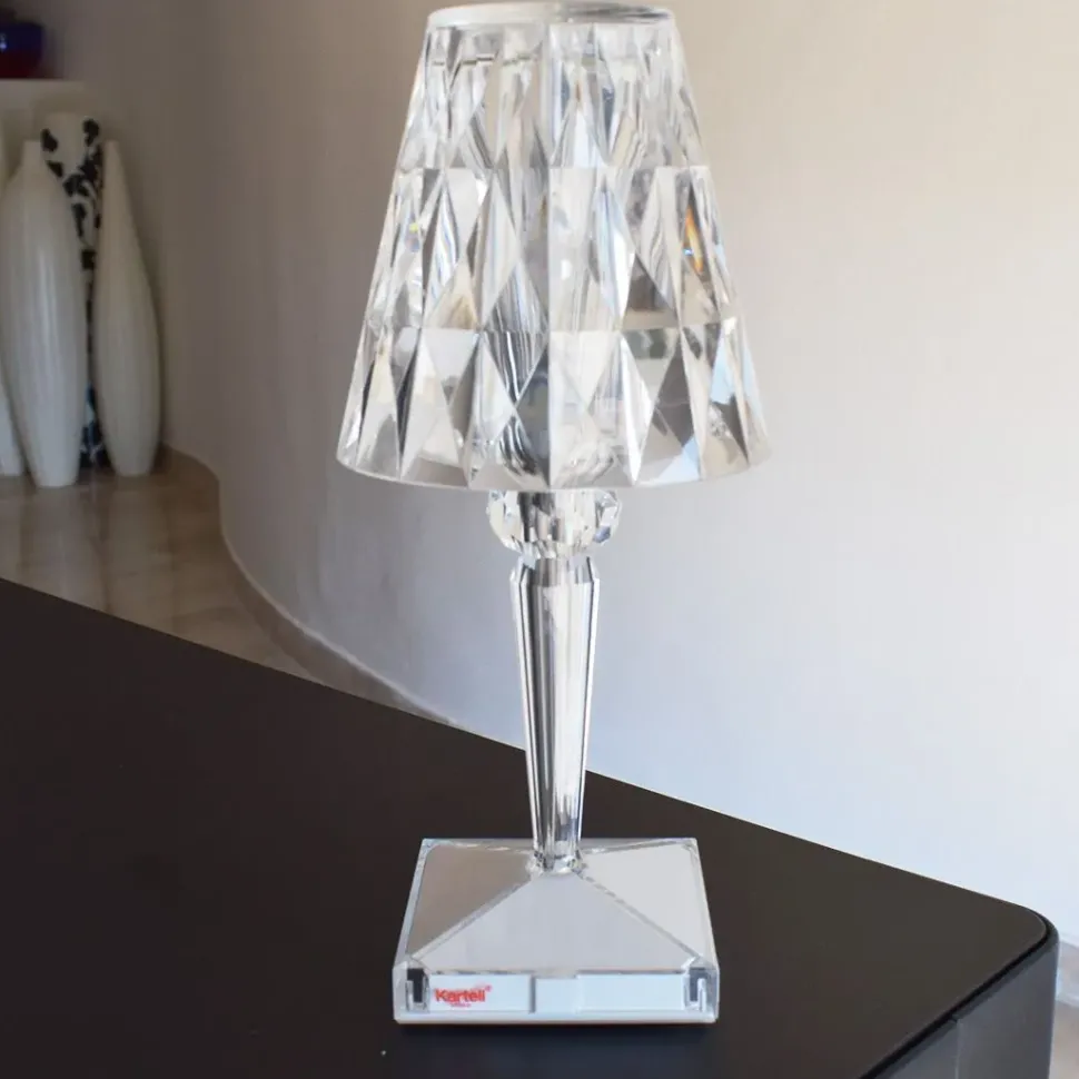 Lampada da tavolo Kartell Buttery Trasparente con forte sconto