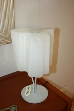 Lampada da tavolo Logico  Artemide a prezzo Outlet