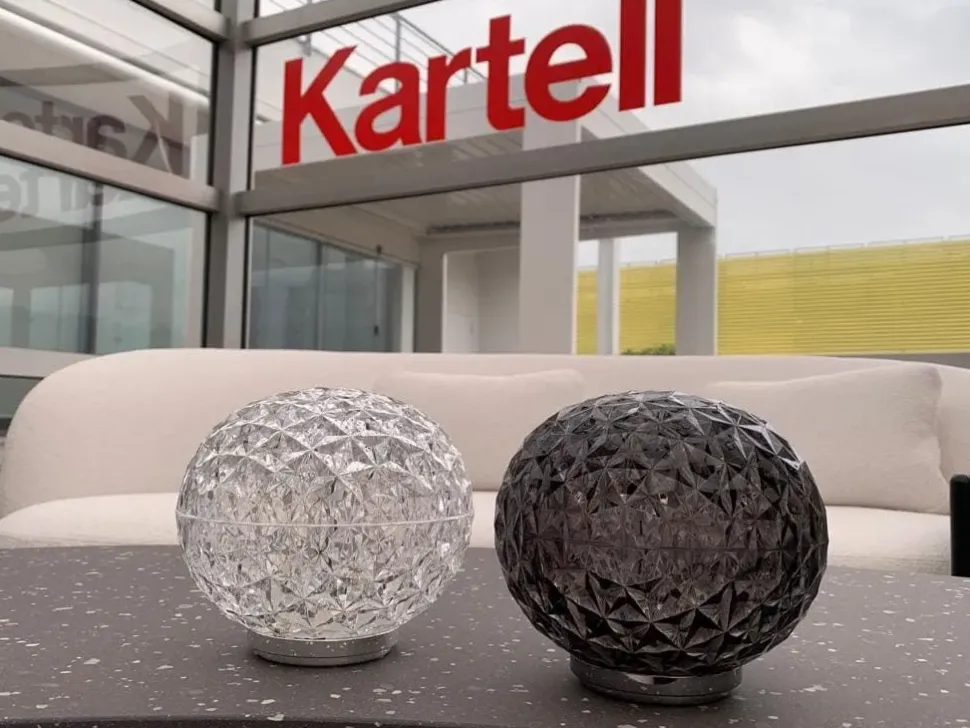 Lampada da tavolo Mini planet Kartell a prezzo scontato