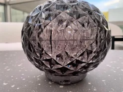 Lampada da tavolo Mini planet Kartell a prezzo scontato