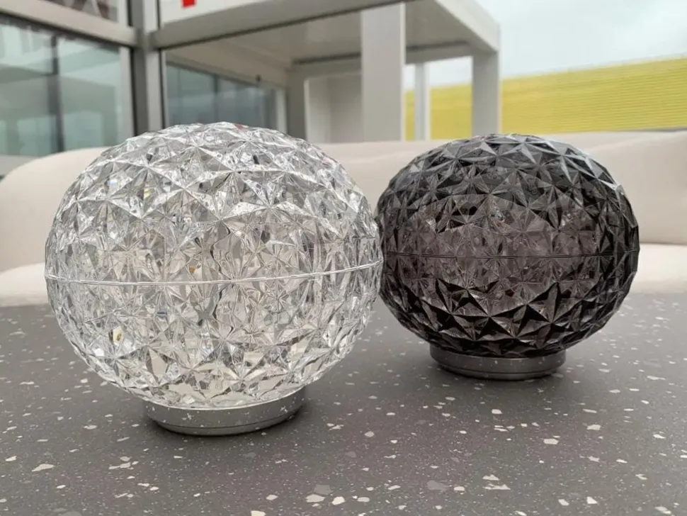 Lampada da tavolo Mini planet Kartell a prezzo scontato