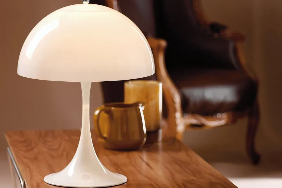 Lampada da tavolo Panthella tavolo 320 Louis poulsen a prezzo Outlet