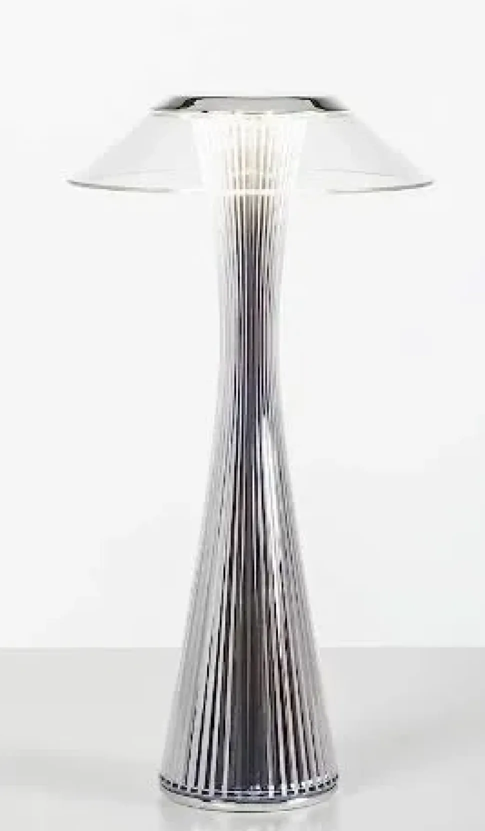 Lampada da tavolo stile Design Space Kartell a prezzi outlet