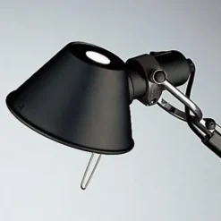 Lampada da tavolo stile Design Tolomeo con base diam.23 Artemide in offerta outlet